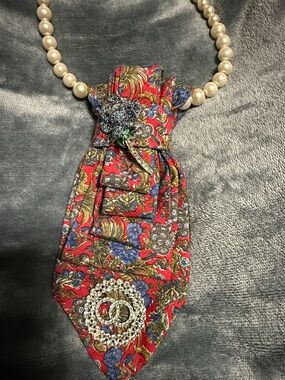 Vintage Floral Red Necklace with Beautiful Blue Flower.